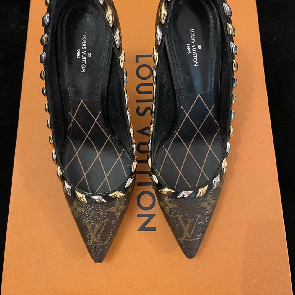 Louis Vuitton limited edition Cherie pump